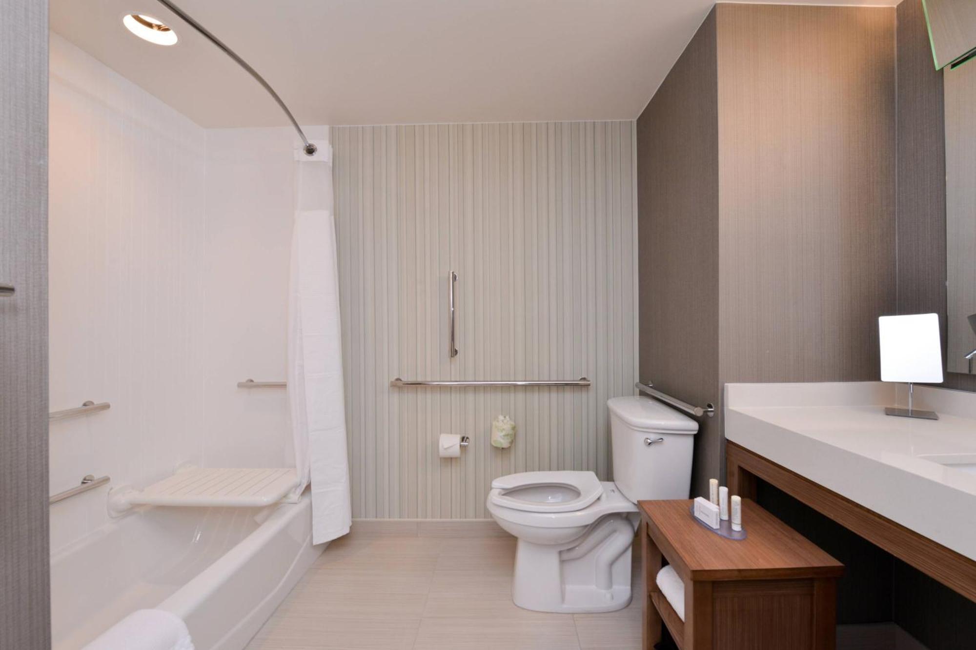 คอร์ตยาร์ด โทเลโด Hotel โตเลโด ภายนอก รูปภาพ